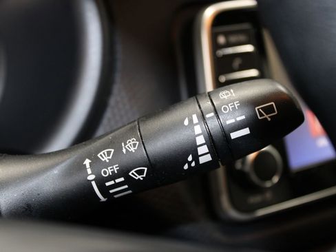 Used 2023 Nissan Kicks S image 29