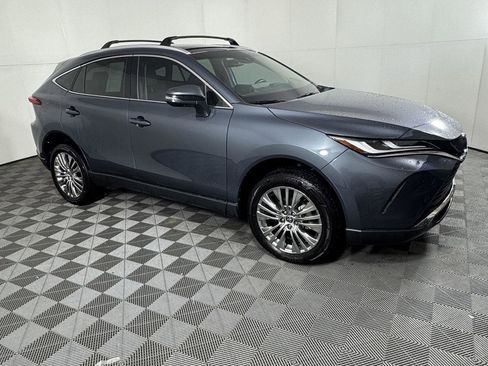 Used 2023 Toyota Venza Limited image 5