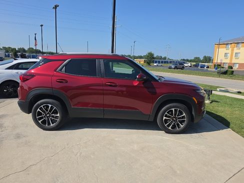 Used 2025 Chevrolet TrailBlazer LT AWD/4WD image 4