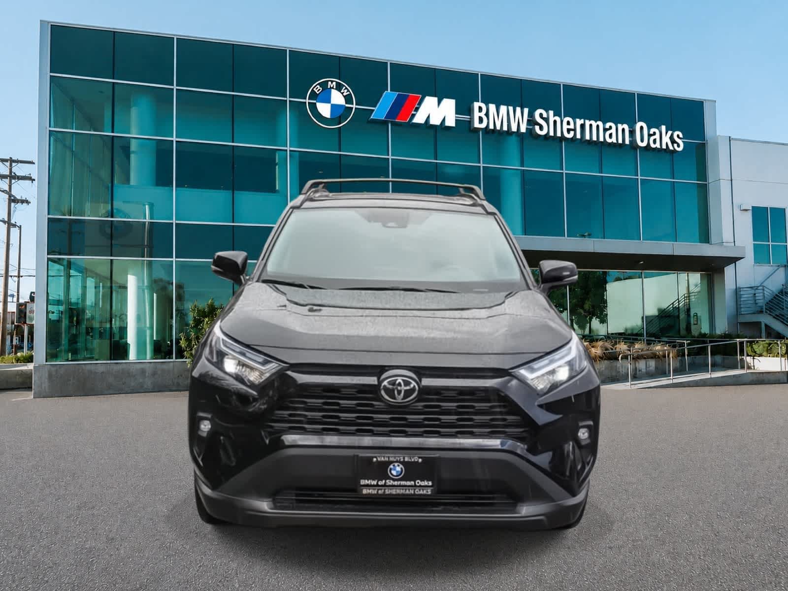 Used 2022 Toyota RAV4 XLE Premium AWD/4WD image 4