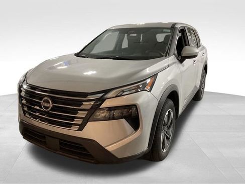 Used 2025 Nissan Rogue SV image 3