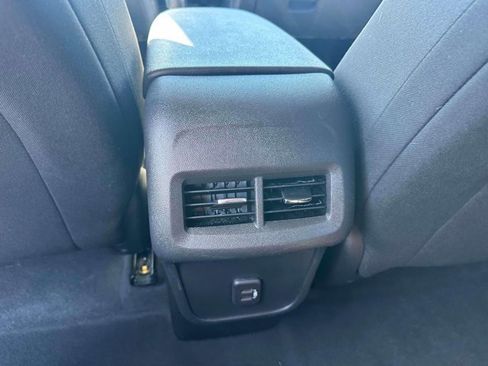 Used 2023 Chevrolet Equinox LT w/ Driver Convenience Package image 12