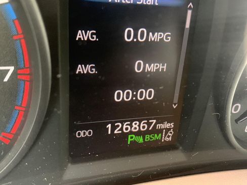 Used 2017 Toyota RAV4 XLE FWD image 8