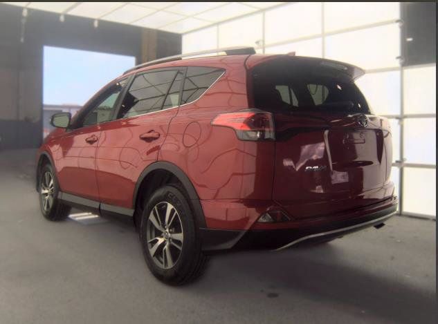 Used 2017 Toyota RAV4 XLE FWD image 2
