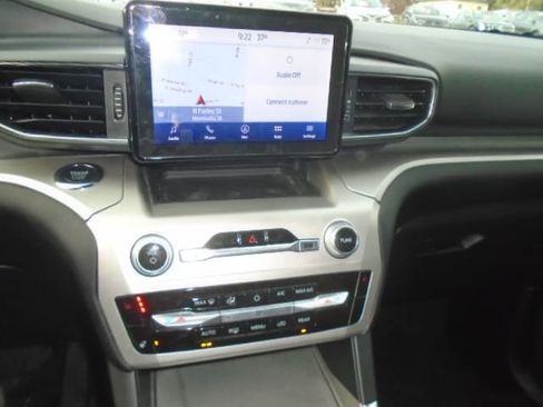 Used 2022 Ford Explorer XLT w/ Equipment Group 202A image 15
