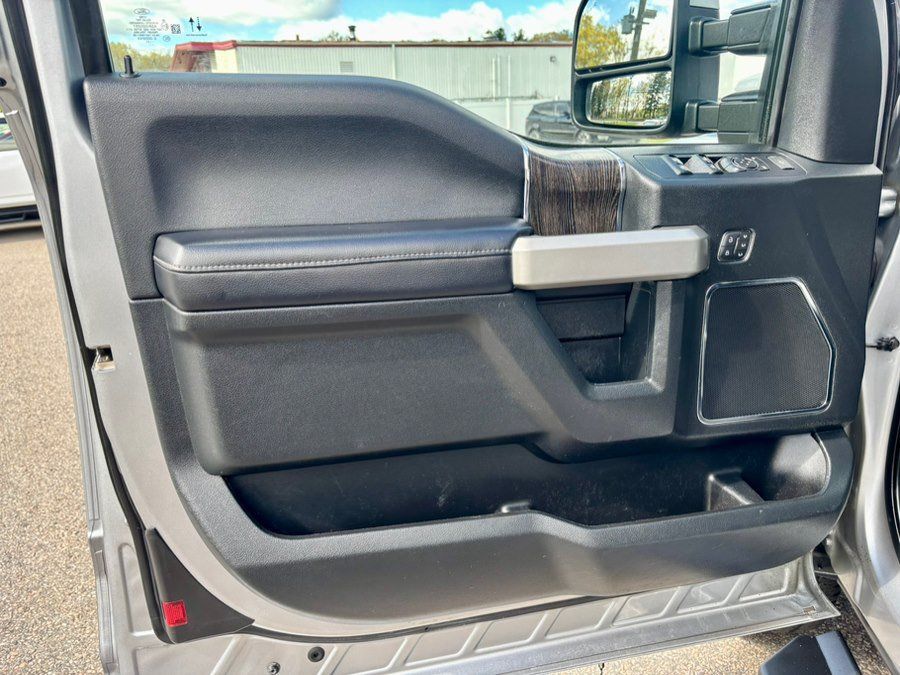 Used 2021 Ford F350 Lariat w/ Lariat Value Package AWD/4WD image 9