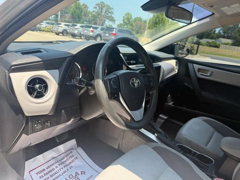 Used 2018 Toyota Corolla LE FWD image 9