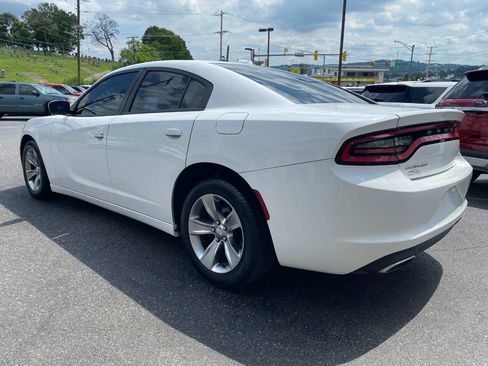Used 2016 Dodge Charger SXT RWD image 5