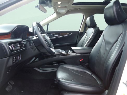 Used 2023 Lincoln Nautilus Reserve image 22