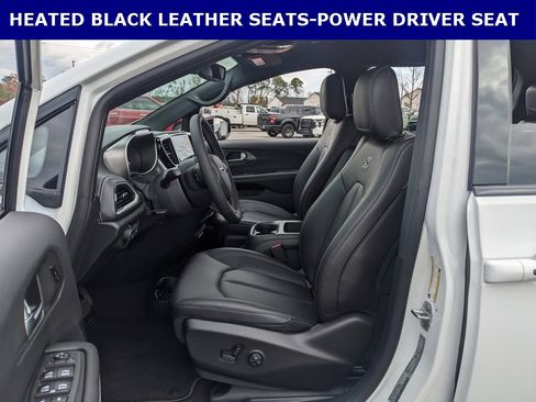 New 2026 Chrysler Pacifica Select image 5