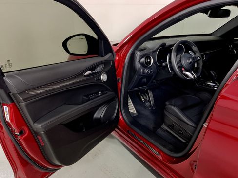 Used 2024 Alfa Romeo Stelvio Quadrifoglio w/ Active Assist Plus Package image 17