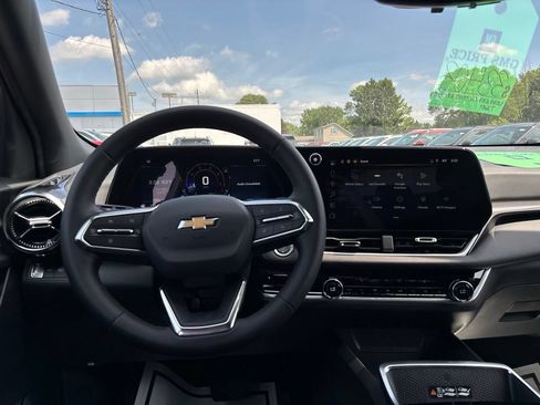 New 2026 Chevrolet Equinox LT w/ Convenience Package II AWD/4WD image 10