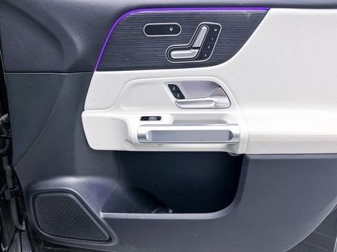 Used 2023 Mercedes-Benz GLB 250 4MATIC image 34