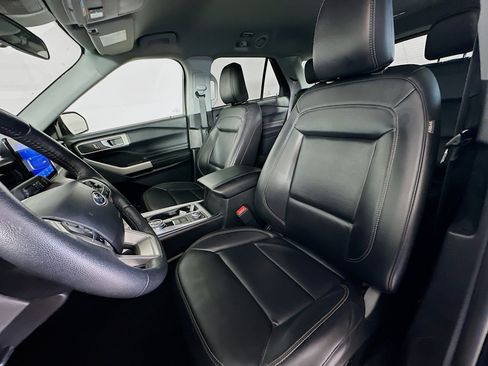 Used 2023 Ford Explorer XLT w/ Equipment Group 202A image 13