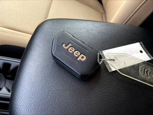 Used 2020 Jeep Wrangler Sport AWD/4WD image 34
