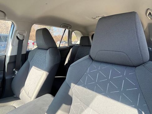 Used 2021 Toyota RAV4 XLE image 9