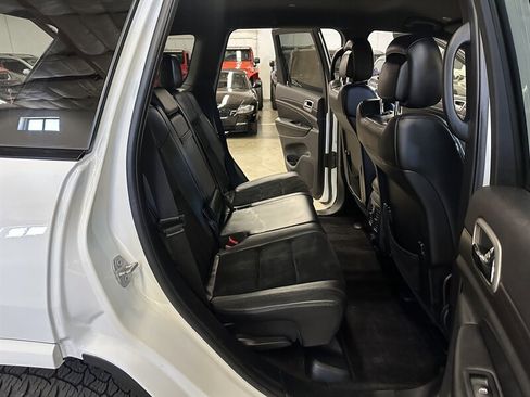 Used 2017 Jeep Grand Cherokee Altitude image 15