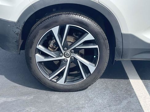 Used 2020 Volvo XC40 T5 R-Design w/ Protection Package Premier AWD/4WD image 9