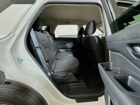 Used 2025 Nissan Pathfinder SV FWD image 25