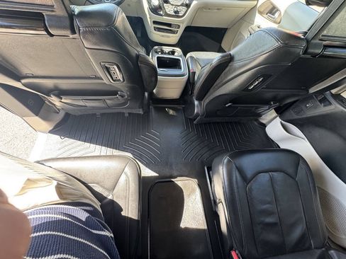 Used 2017 Chrysler Pacifica Touring-L Plus w/ Advanced Safetytec Group FWD image 23
