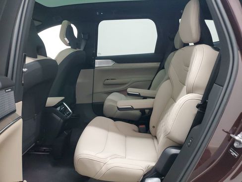 New 2025 Volvo EX90 Ultra w/ Protection Package Premier AWD/4WD image 13