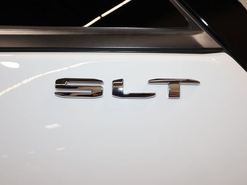 Certified 2024 GMC Terrain SLT w/ Infotainment Package II AWD/4WD image 33