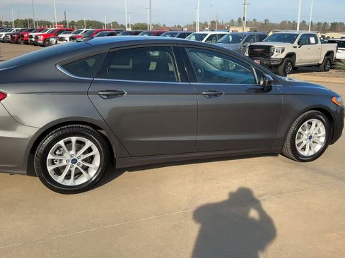 Used 2020 Ford Fusion SE image 9