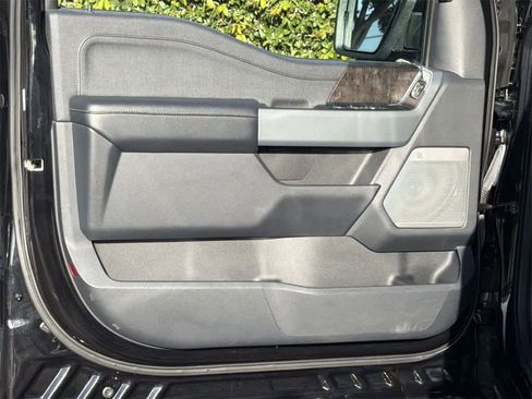 Used 2022 Ford F150 Lightning Lariat image 22