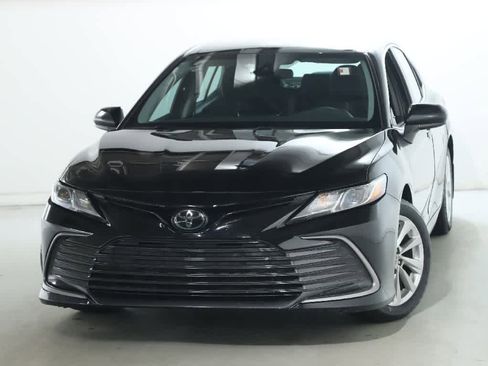 Certified 2023 Toyota Camry LE image 3