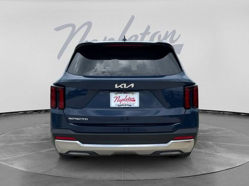 Used 2025 Kia Sorento S w/ Panoramic Sunroof Package FWD image 7