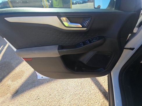 Used 2020 Ford Escape SE image 13