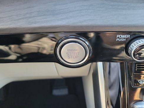 Certified 2024 Kia Carnival EX image 32