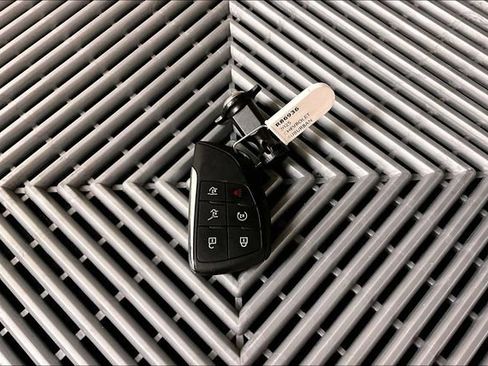 Used 2025 Chevrolet Suburban Z71 image 10