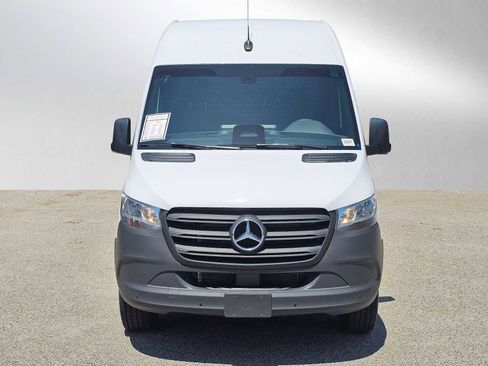 Used 2025 Mercedes-Benz Sprinter 2500 image 9