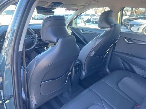Certified 2023 Kia Niro EX image 9