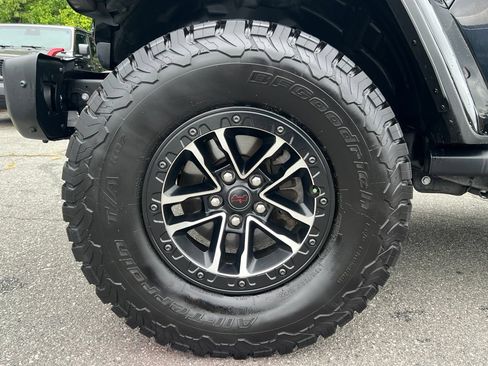 Used 2024 Jeep Wrangler Unlimited Rubicon AWD/4WD image 8