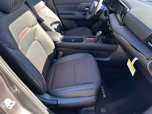 Used 2025 Nissan Kicks SR image 13