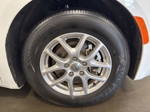 Used 2023 Chrysler Voyager LX FWD image 38