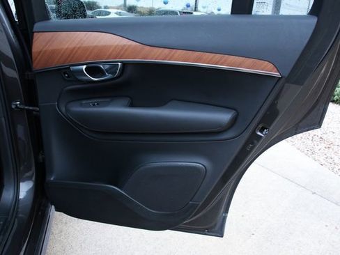 Used 2023 Volvo XC90 B6 Plus image 32