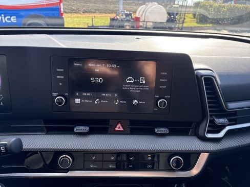 Used 2025 Kia Sportage LX image 28