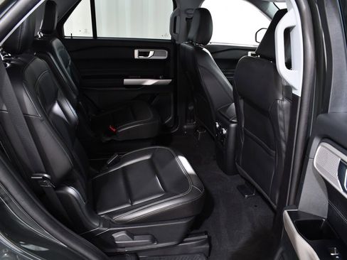 Used 2022 Ford Explorer XLT w/ Equipment Group 202A image 19