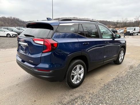 Used 2023 GMC Terrain SLE w/ Driver Convenience Package image 7