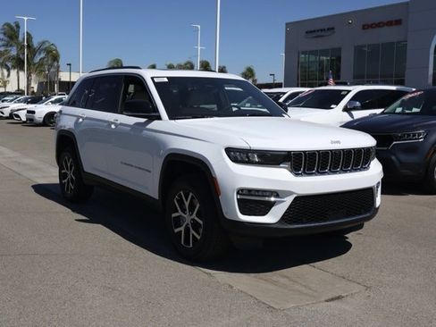 New 2025 Jeep Grand Cherokee Limited w/ Luxury Tech Group II image 2