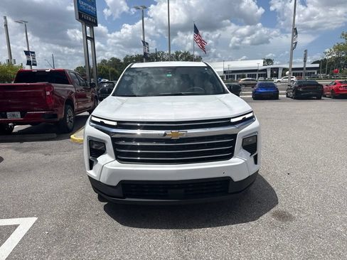 Used 2024 Chevrolet Traverse LT FWD image 2