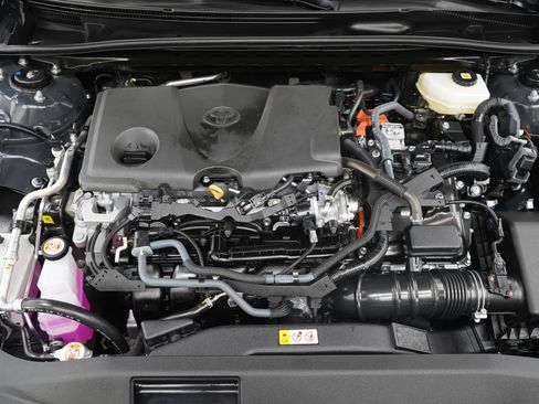 Used 2025 Toyota Camry SE image 29