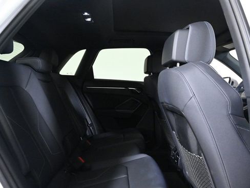Used 2025 Audi Q3 2.0T Premium w/ Black Optic Sport Package image 17