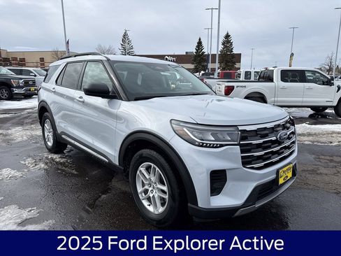 Used 2025 Ford Explorer Active image 5