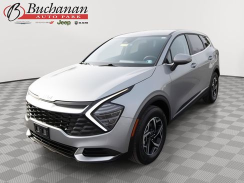 Used 2025 Kia Sportage LX image 1