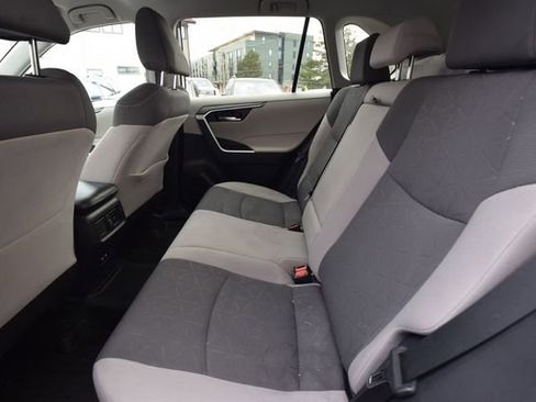 Used 2021 Toyota RAV4 XLE image 9