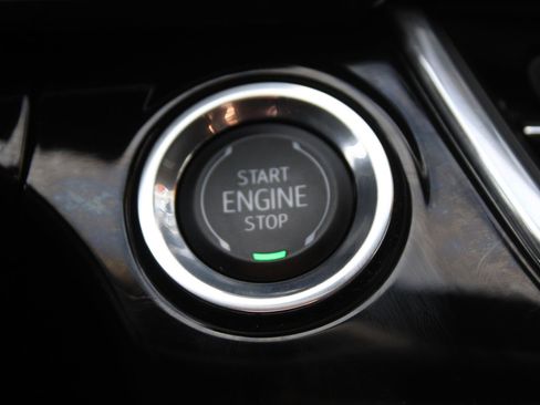 Used 2024 Chevrolet Trax RS image 32